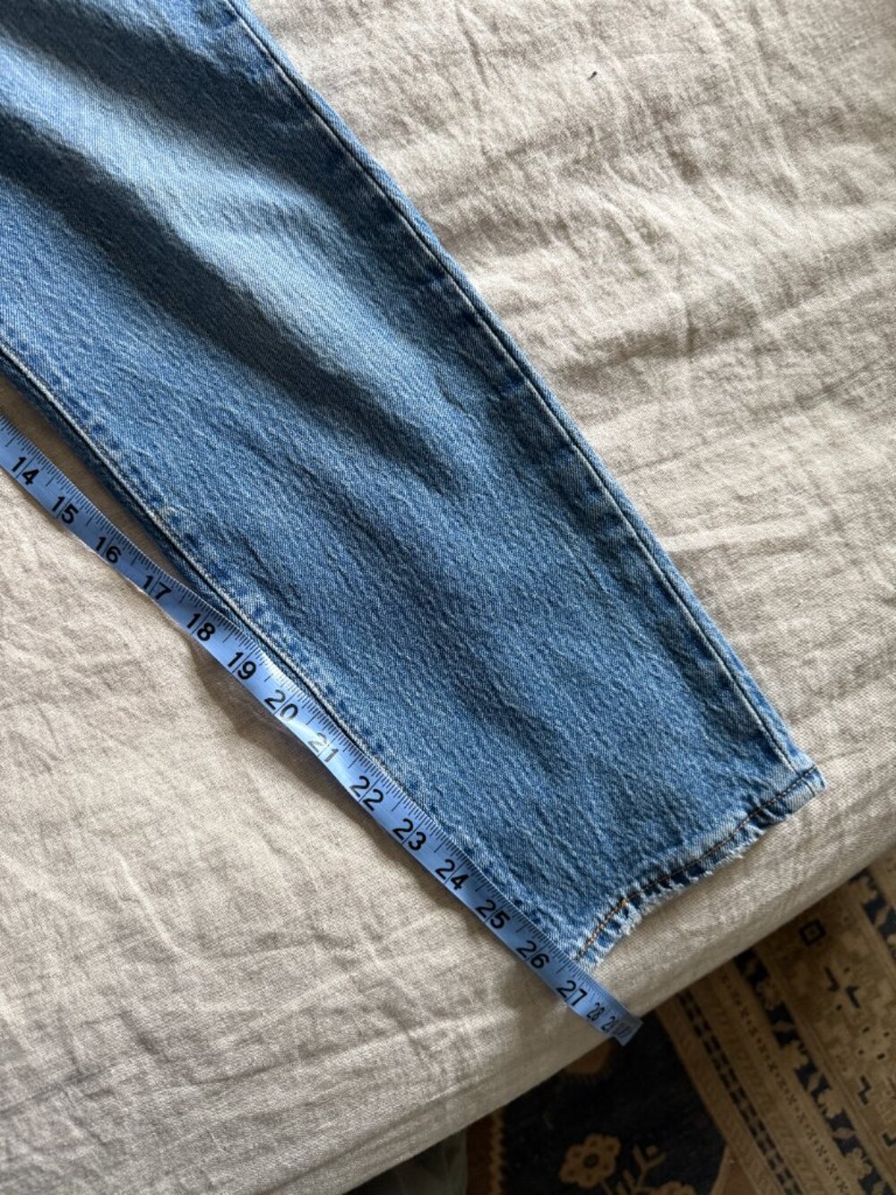 Levi's Wedgie Jeans, Medium Wash - size 29 - Picture 6 of 9